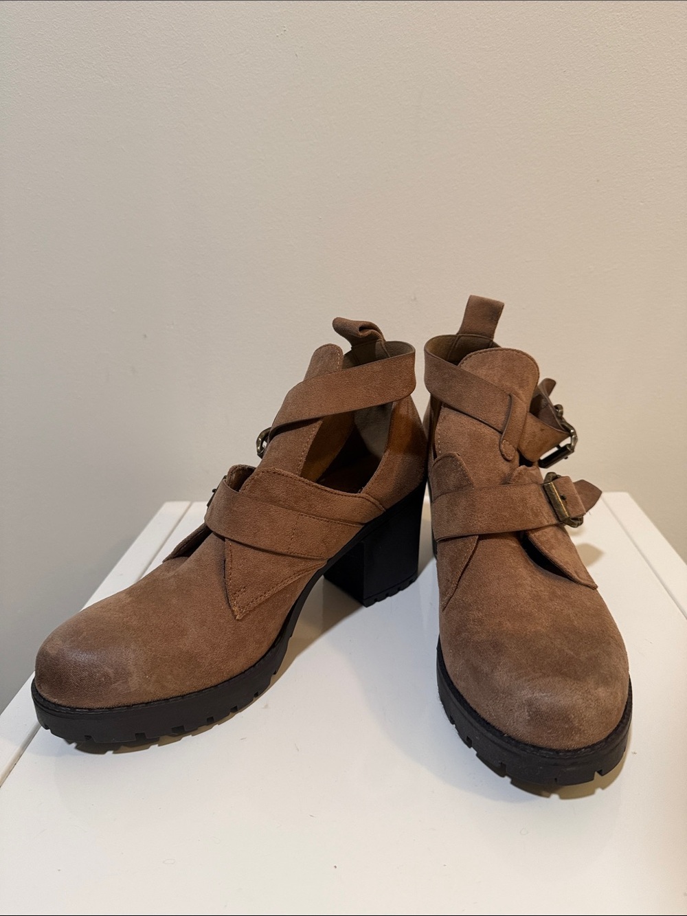 Pierre Dumas Women's Skye Cut Out Strappy Heeled Ankle Boots Size 9